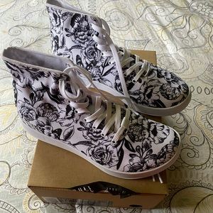 NoBull HIGH-TOP BUTTERFLY CANVAS TRAINER NWT